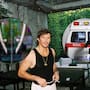 Muere actor tras estrellarse contra una puerta de cristal durante fiesta en España