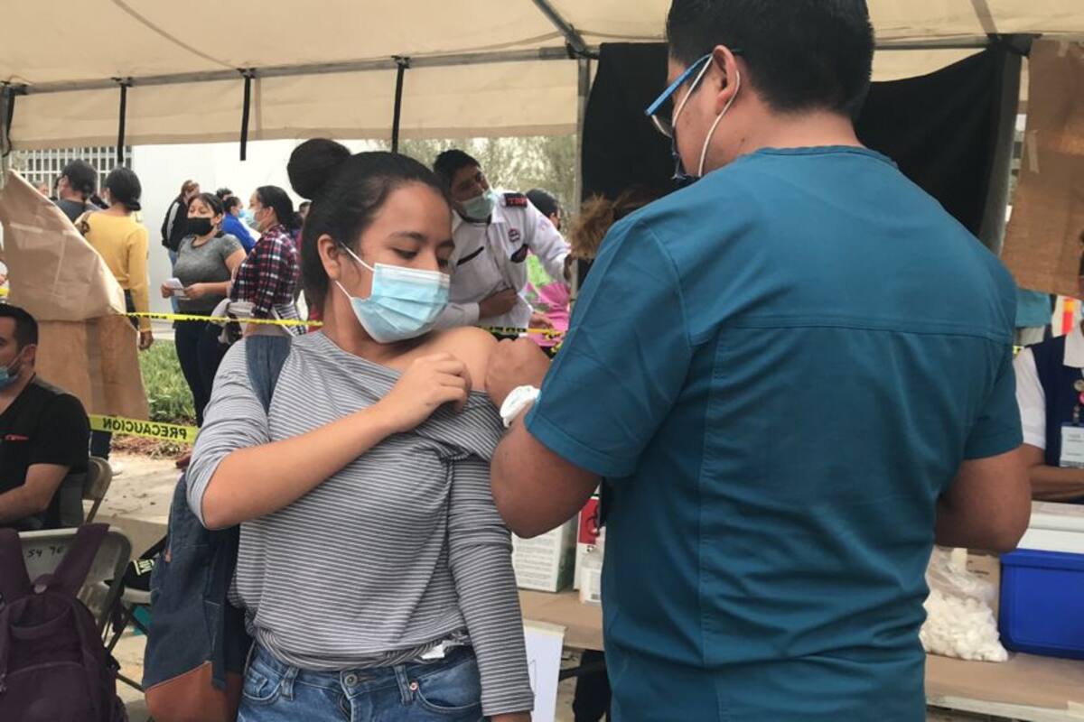'Arrepentidos' se vacunan contra el Covid-19