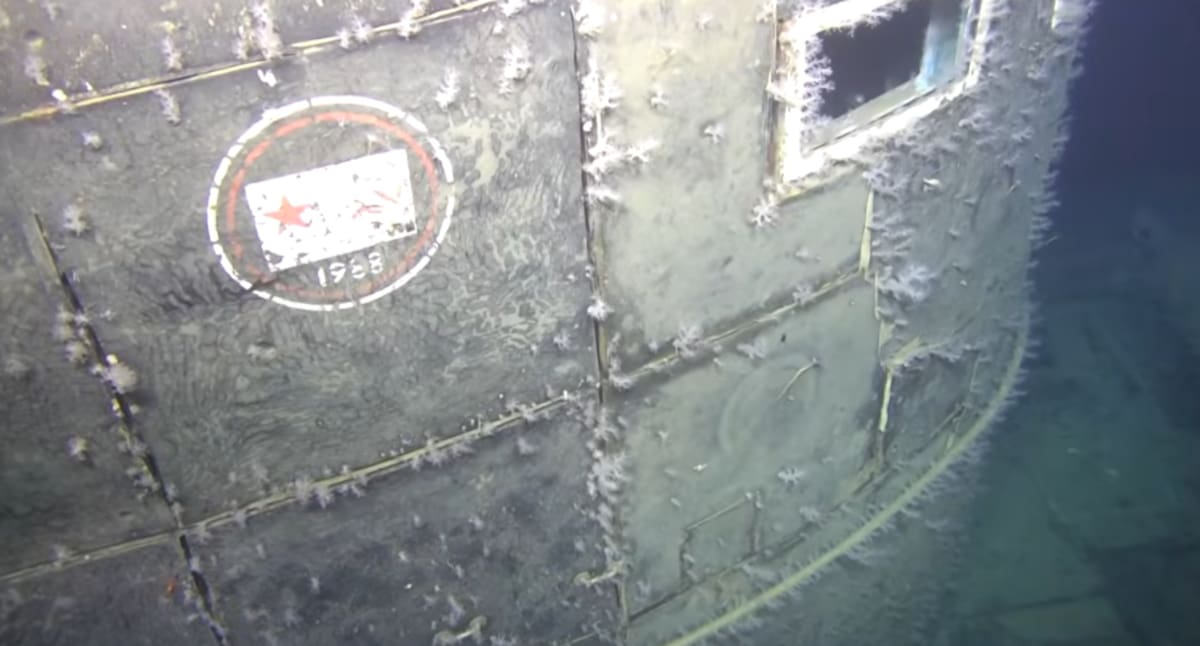 Más de 35 años después de su hundimiento, el submarino soviético conserva un reactor averiado y dos armas nucleares en su interior, aunque no se han detectado daños en la fauna cercana.(@havforskningen)