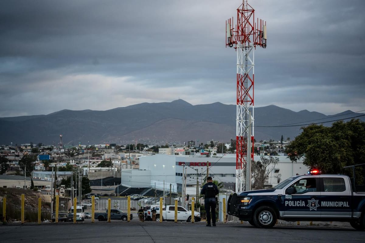 El cuerpo fue encontrado envuelto en plástico y cubierto con una cobija en vía pública. Border Zoom