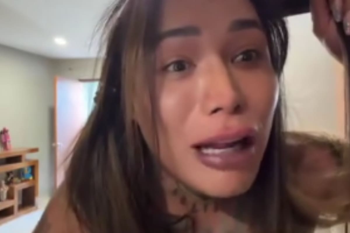 Karina Torres vive momento de acoso cuando un hombre sube al techo de su casa para pedirle una foto