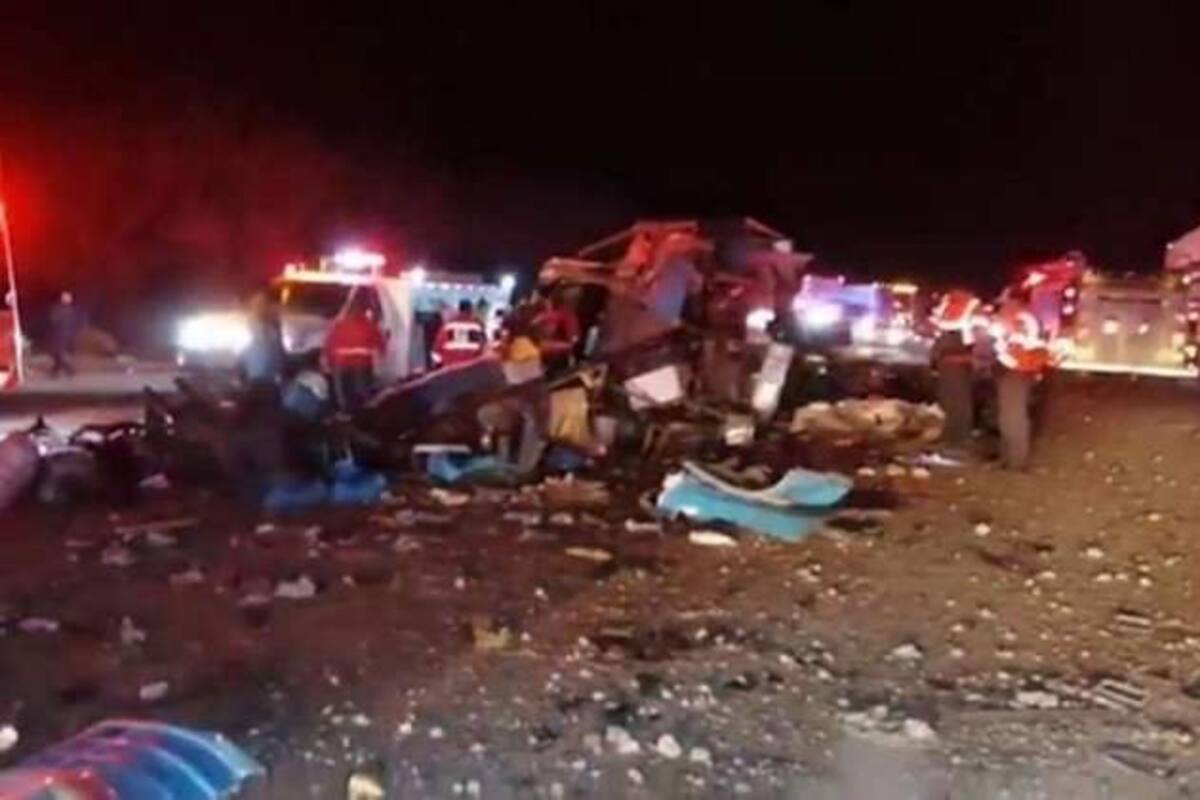 Camionazo deja al menos 10 muertos y 26 heridos en carretera de Chihuahua