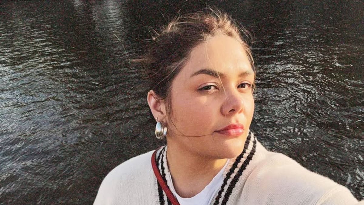 Yuridia se harta y amenaza con dejar de dar fotos tras incidente afuera de su casa