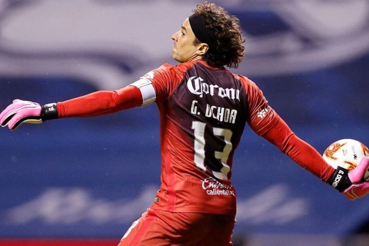 ¡De túnel le entró el gol! Ochoa recibe gol por debajo de sus piernas y estallan en redes
