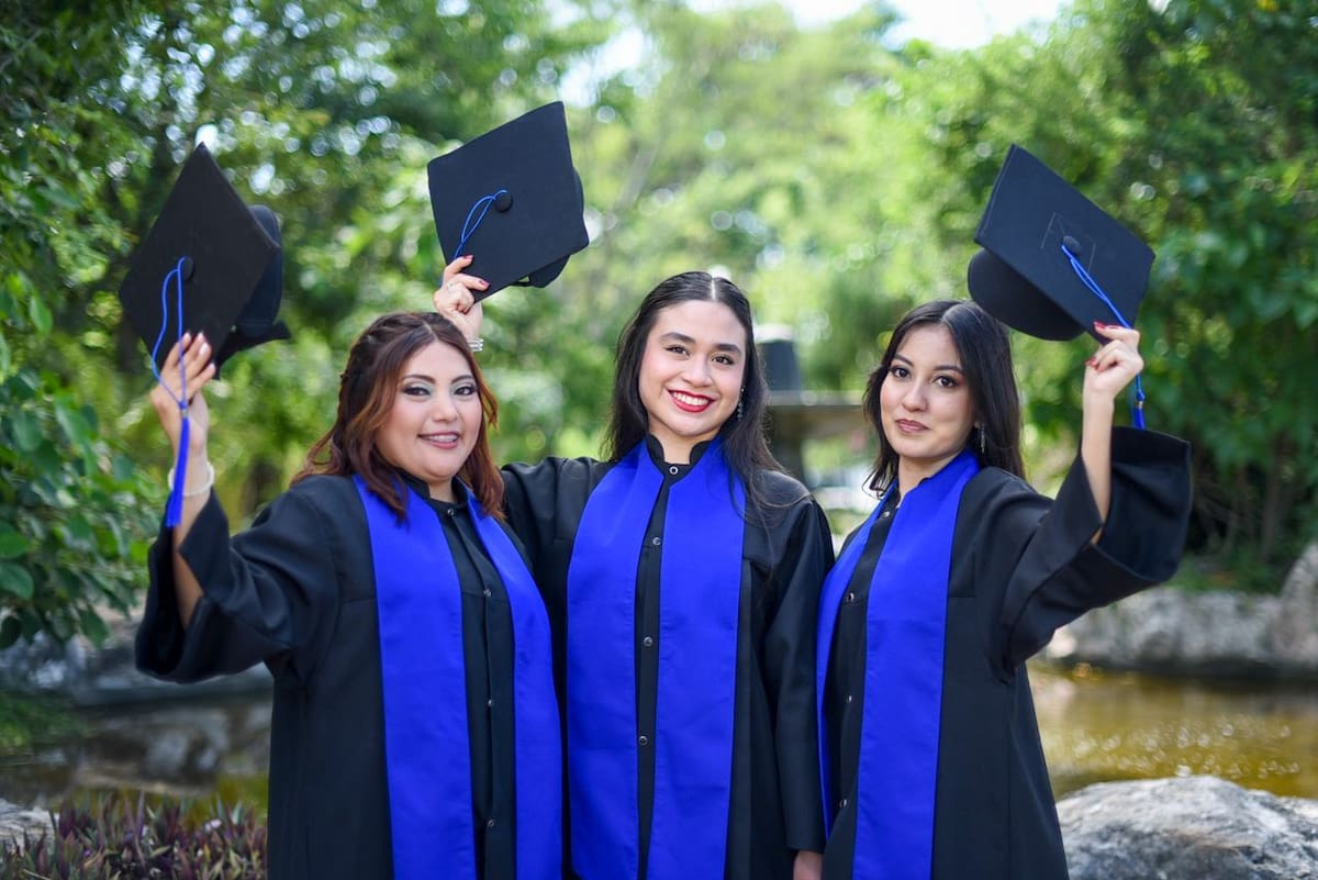 Profeco recomendó revisar la calidad de los productos ofrecidos en los paquetes de graduación. | Foto: Pexels