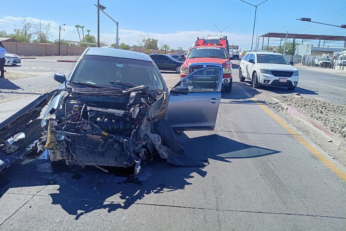Tráiler doble remolque provoca choque múltiple en San Luis Río Colorado