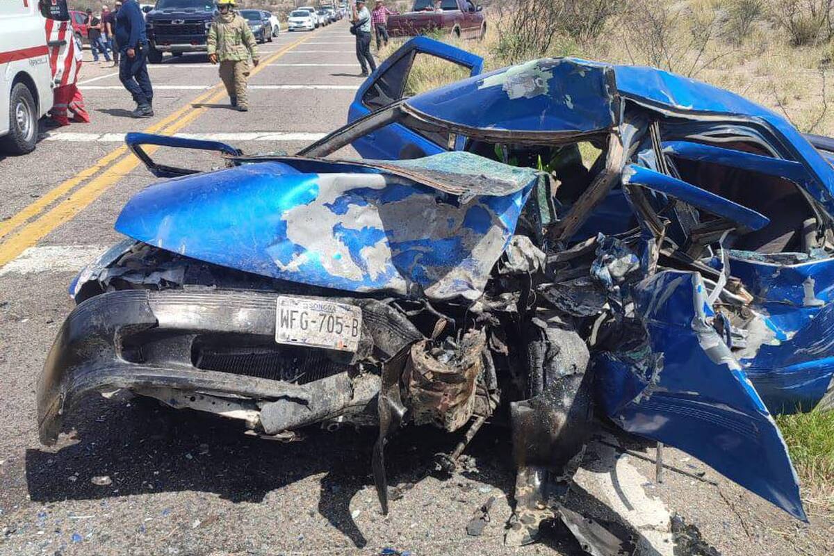Escuela primaria lamenta el fallecimiento de 2 hermanos y una mujer tras choque en la carretera Hermosillo - Ures