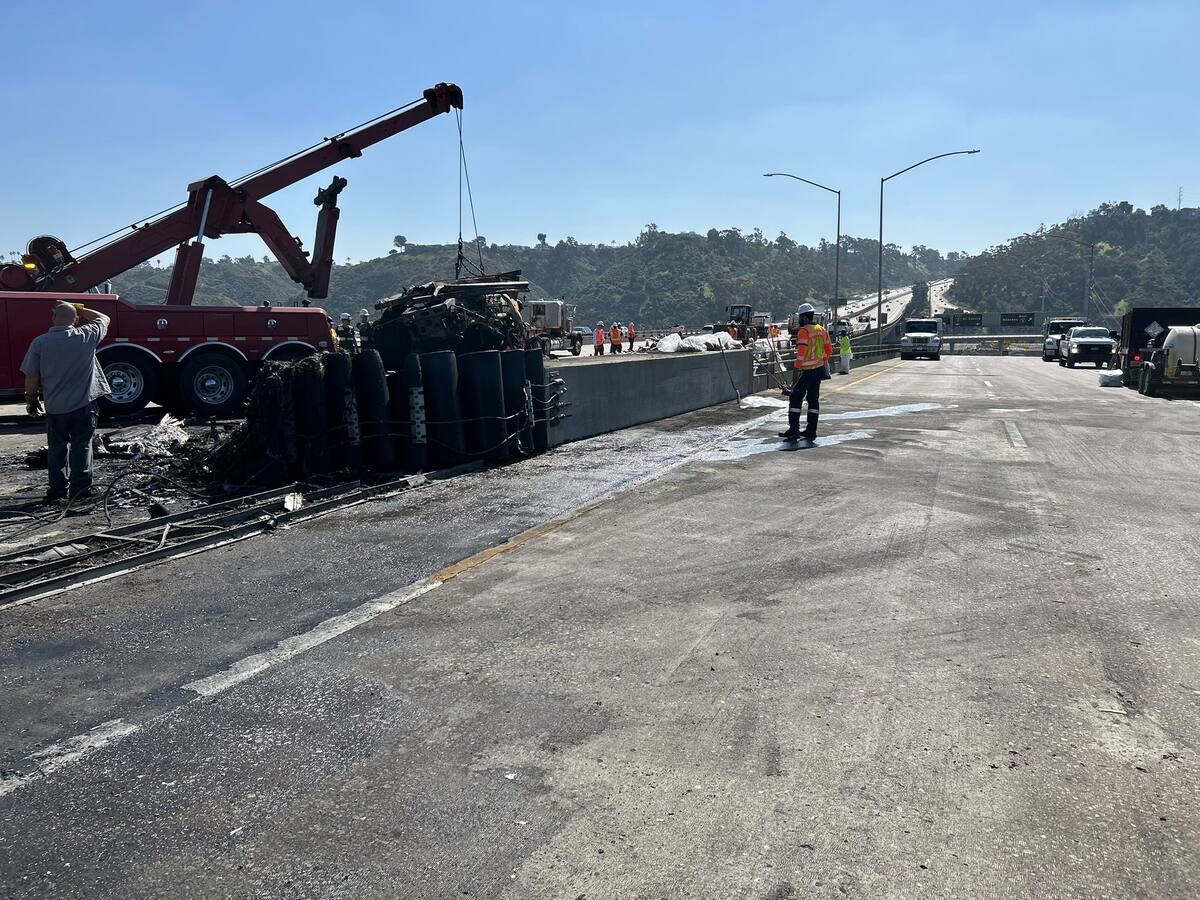 El incidente se reportó alrededor de las 06:00 horas en los carriles con dirección sur de la I-805 a la altura de Mission Valley. Foto: Cortesía