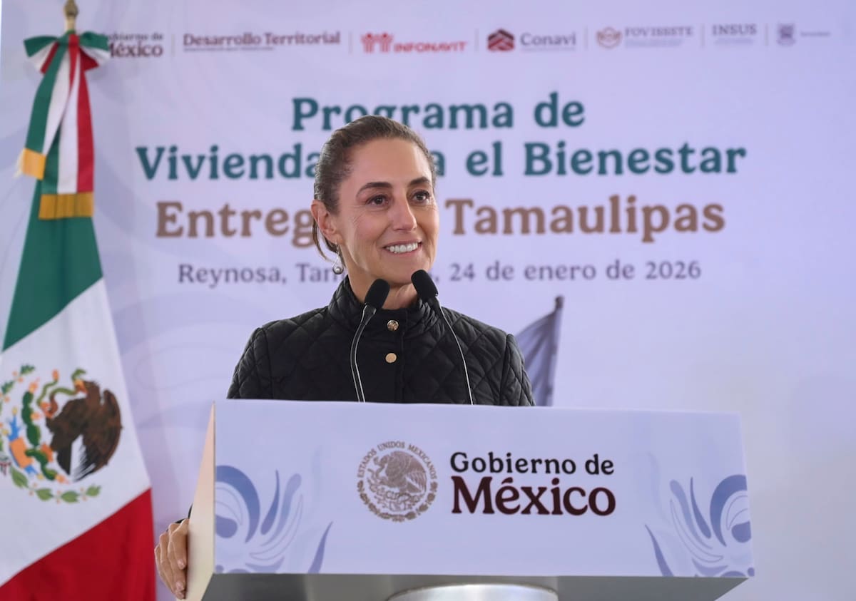 Reynosa, Tamaulipas, México, 24 de enero de 2026.
La doctora Claudia Sheinbaum Pardo, presidenta Constitucional de los Estados Unidos Mexicanos en Vivienda para el Bienestar. Reynosa, Tamaulipas. La acompañan Mezquitic Hernández Francisco, beneficiario FOVISSSTE de Crédito Liquidado; Julio César Garza Saucedo, beneficiario INFONAVIT de Solución Integral; Jabnely Maldonado Maza, vocal Ejecutiva del Fondo de la Vivienda del Instituto de Seguridad y Servicios Sociales de los Trabajadores del Estado (FOVISSSTE); Víctor Rubén Guzmán Dagnino, director general del Instituto Nacional de Suelo Sustentable (INSUS); Mayra Martínez Vega, beneficiaria INFONAVIT del Programa Nacional de Vivienda para el Bienestar; Octavio Romero Oropeza, director general del Instituto del Fondo Nacional de la Vivienda para los Trabajadores (Infonavit); Américo Villarreal Anaya, gobernador Constitucional del Estado de Tamaulipas; Edna Elena Vega Rangel, secretaria de Desarrollo Agrario, Territorial y Urbano; Rodrigo Chávez Contreras, director General de la Comisión Nacional de Vivienda; Efraín Morales López, director general de la Comisión Nacional del Agua (Conagua); Luis Faustino Mejía Cuéllar, beneficiario INFONAVIT del Programa Nacional de Vivienda para el Bienestar; Elvia Villalobos Sánchez, beneficiaria INFONAVIT de Cancelación de Hipoteca; Elvia Guerra Garza, beneficiaria INSUS de Escritura de Propiedad para brindar certeza jurídica y Leticia Ramírez Amaya, coordinadora general de asuntos intergubernamentales y participación social.
Foto: Saúl López / Presidencia