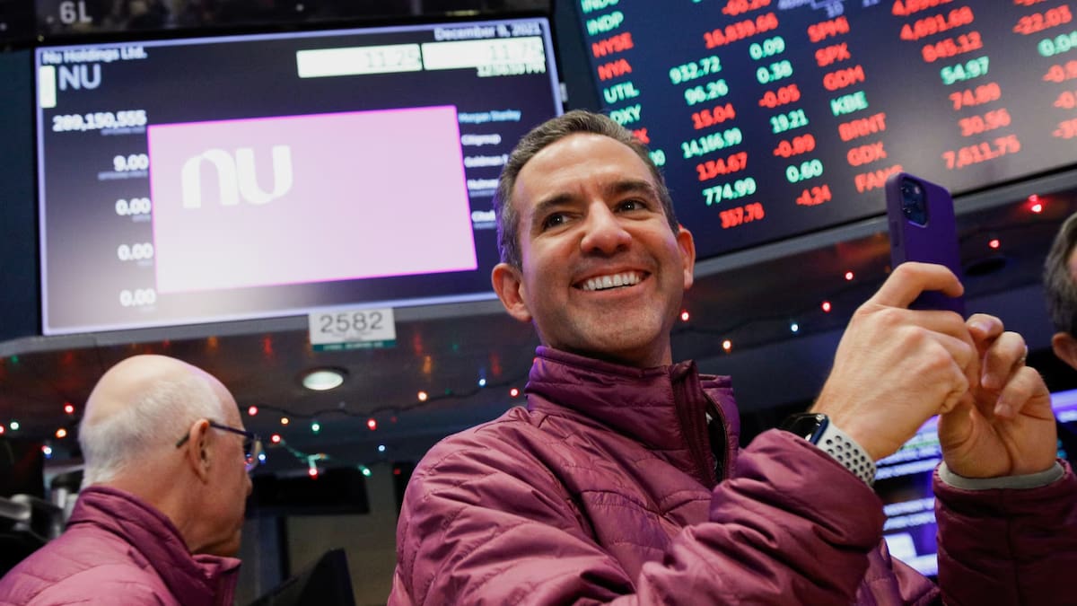 Nubank niega estar en proceso de cierre después de enviar por error un mensaje a clientes en Brasil sobre una supuesta liquidación y asegura que sus operaciones continúan con normalidad
