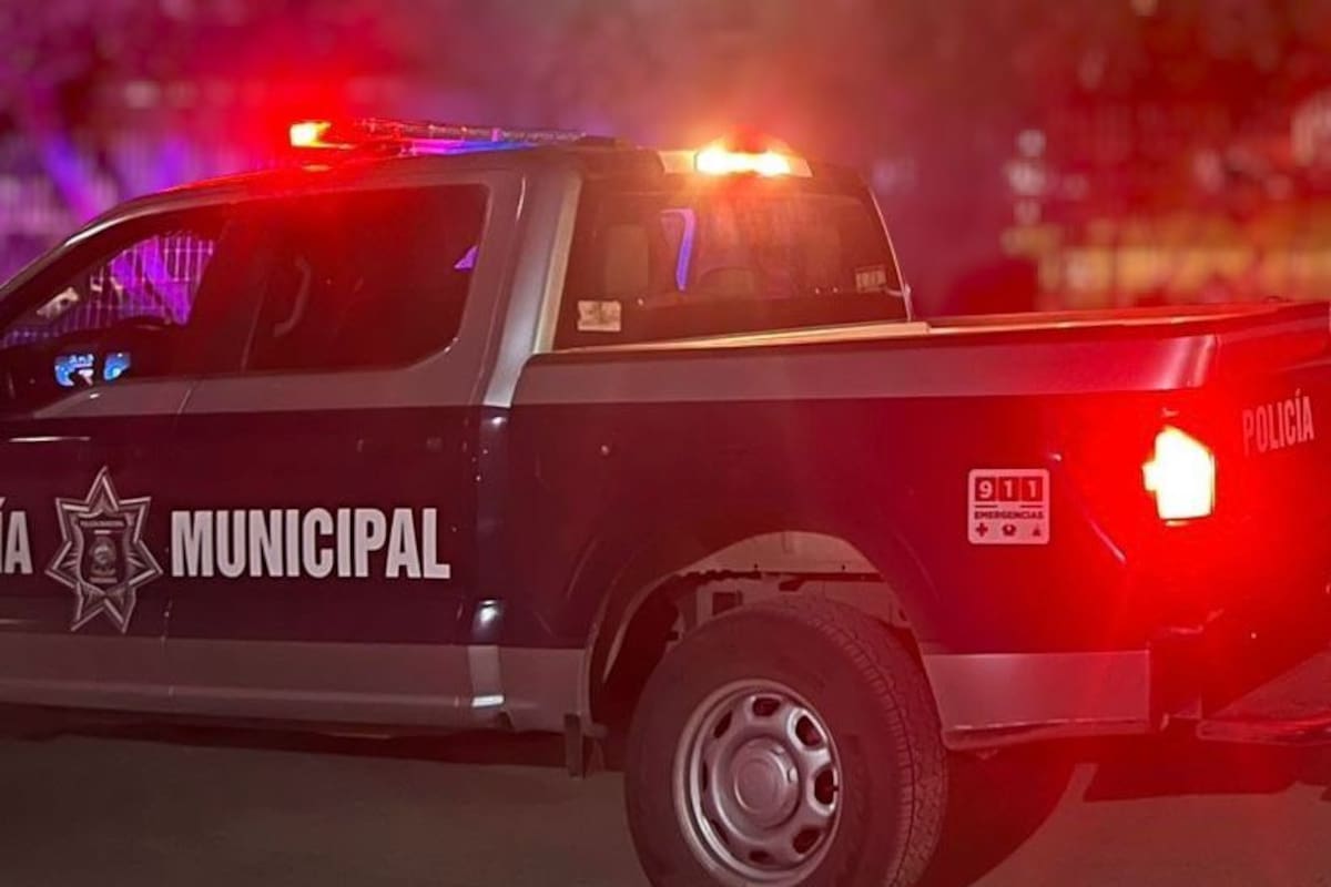 Detienen a dos jóvenes por robo de ropa en supermercado de Ensenada