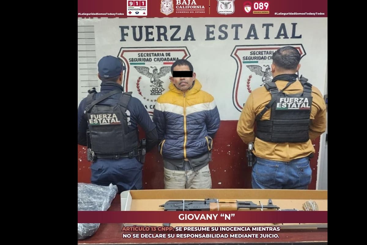 Sinaloense traía arma larga en un maletín; es detenido en Tecate