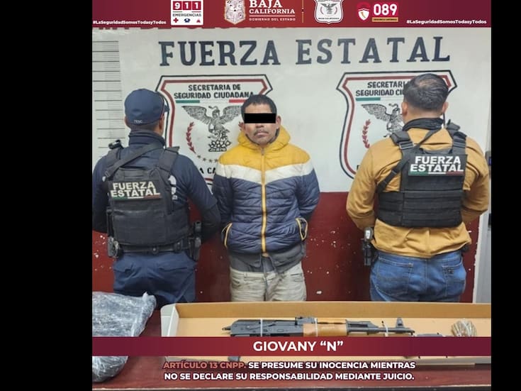 Sinaloense traía arma larga en un maletín; es detenido en Tecate