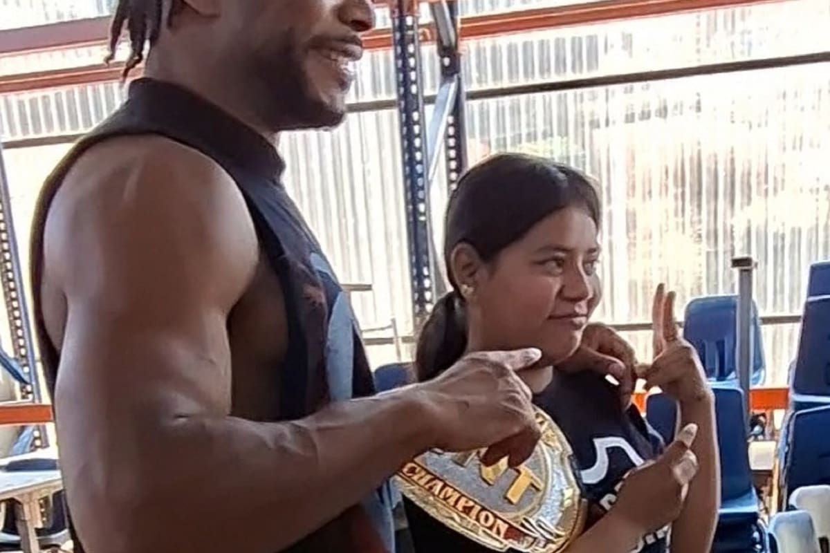 Luchadores inspiran a niñas, niños y adolescentes víctimas de la violencia a construir un nuevo futuro