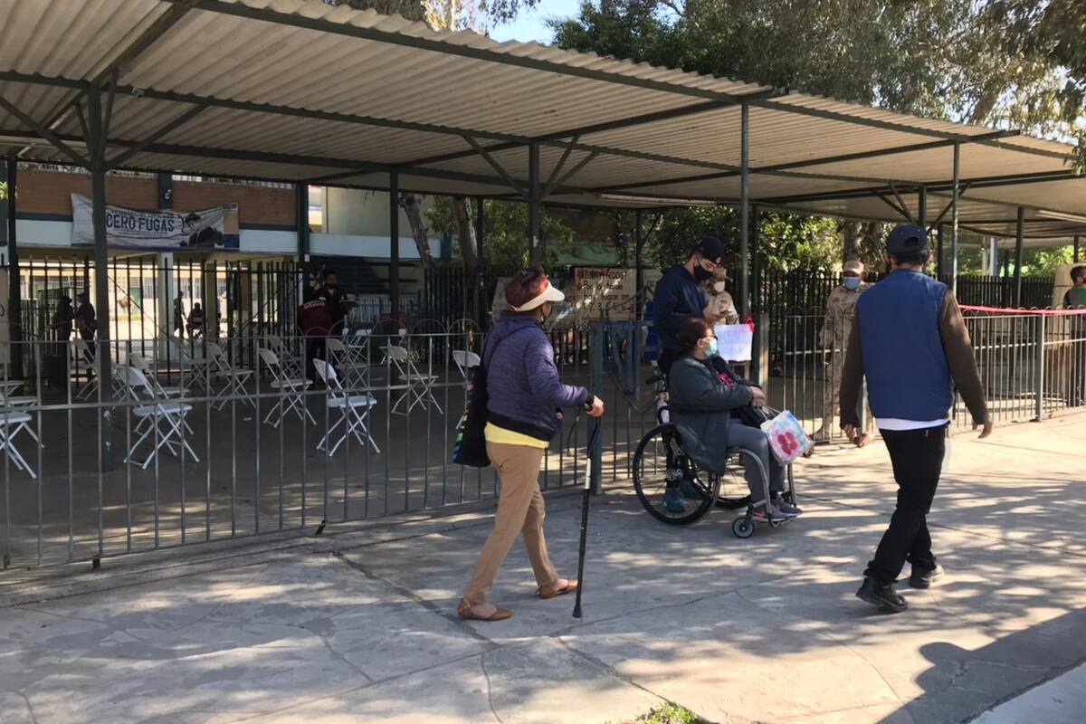 Sin filas reinicia vacunación anticovid en Tijuana