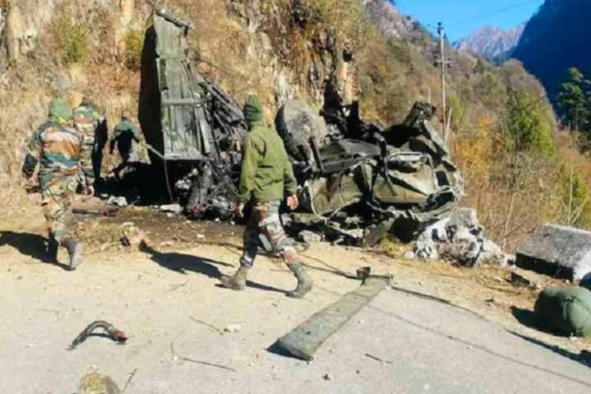 India: Mueren 16 soldados tras accidente de camión en el que viajaban