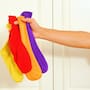Antes de desechar tus calcetines viejos, conoce 3 formas DIY de reutilizarlos en casa que te ayudan a ahorrar, organizar espacios y darles una segunda vida