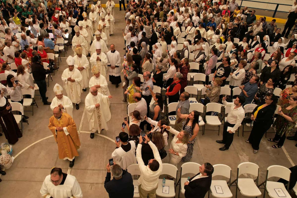 Monseñor Cerra Luna recibe Ordenación Episcopal