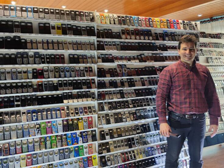 La colección de teléfonos móviles más grande del mundo tiene más de 3 mil