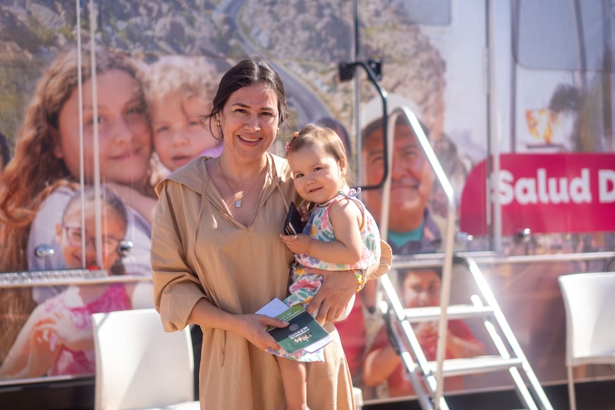 El secretario de Salud de Baja California, informó que las caravanas concentran distintos servicios médicos con el propósito de facilitar el acceso a consultas, estudios y seguimiento para comunidades con dificultades para trasladarse a unidades médicas. Foto: Cortesía