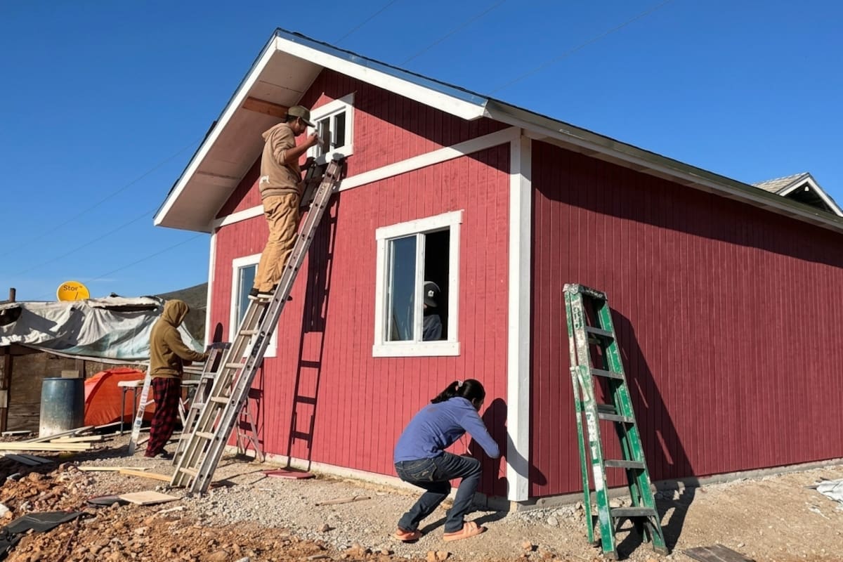 Cada vez más familias en Estados Unidos comienzan a importar casas completas desde China para ahorrar miles de dólares ante el aumento histórico en los costos de construcción y vivienda