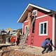 Cada vez más familias en Estados Unidos comienzan a importar casas completas desde China para ahorrar miles de dólares ante el aumento histórico en los costos de construcción y vivienda