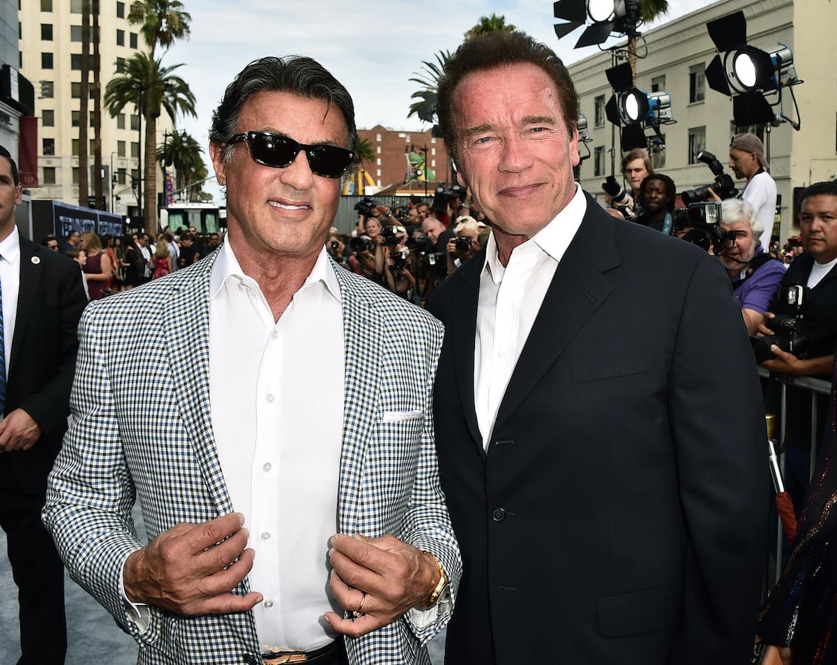 Schwarzenegger recordó que él y Stallone buscaban superarse constantemente durante el auge del cine de acción, incluso comparando armas, condición física y víctimas en pantalla.