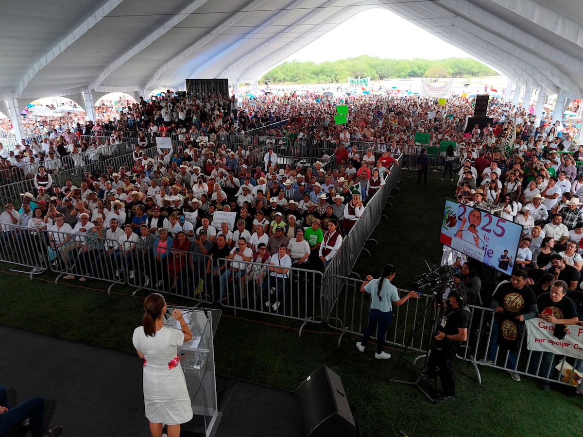 Villa Hidalgo, San Luis Potosí, México, 23 de mayo de 2025.
La doctora Claudia Sheinbaum Pardo, presidenta Constitucional de los Estados Unidos Mexicanos preside Proyectos Prioritarios en San Luis Potosí presentó "Salud Casa por Casa", un programa federal que brinda servicios médicos preventivos directamente en los hogares.
Foto: Presidencia