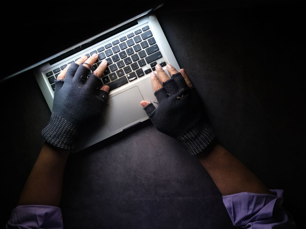 “Queremos acceso a tu PC”: así intentaron hackear la BBC desde dentro. | Crédito: Canva