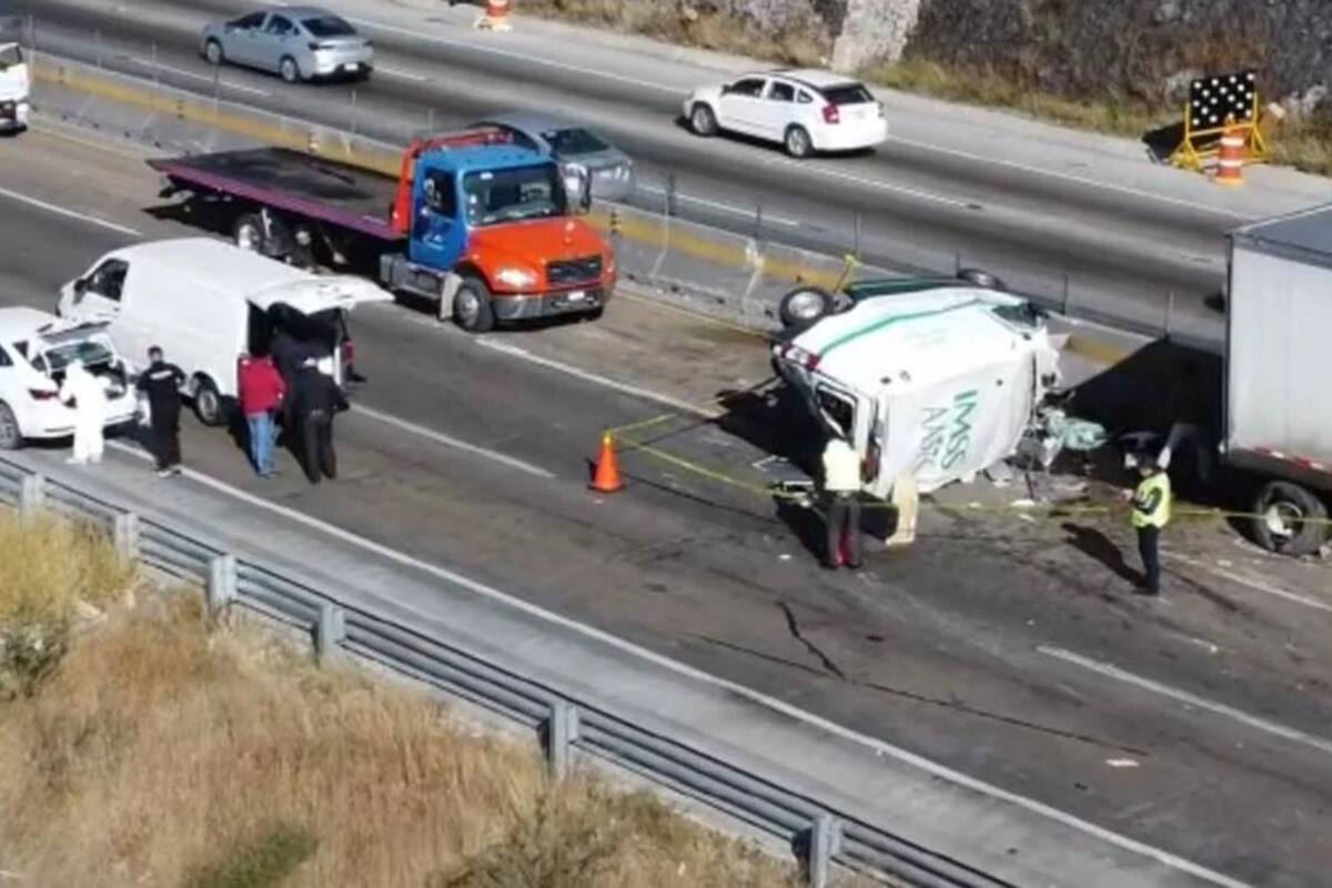 Tráiler causa accidente y embiste ambulancia con paciente en la carretera México-Querétaro; un muerto y varios heridos