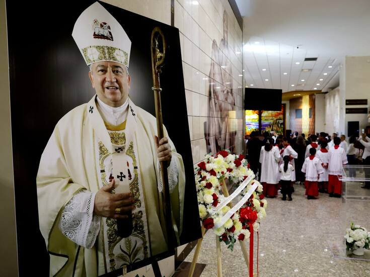 Dan último adiós al arzobispo Francisco Moreno Barrón