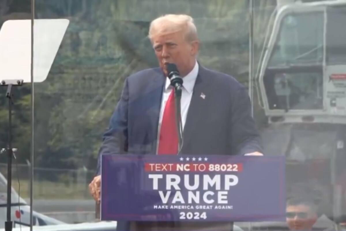 Trump regresa a los mitines al aire libre bajo vidrio antibalas tras intento de asesinato