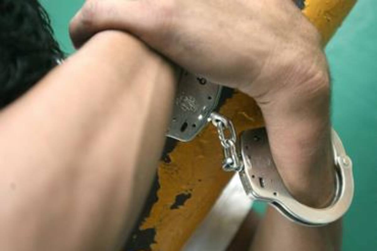 Vecinos detienen a hombre que atacó a mujer