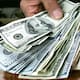 El dolar se mantiene estable con un valor de 17.15 pesos a la venta en casas de cambio locales de Mexicali