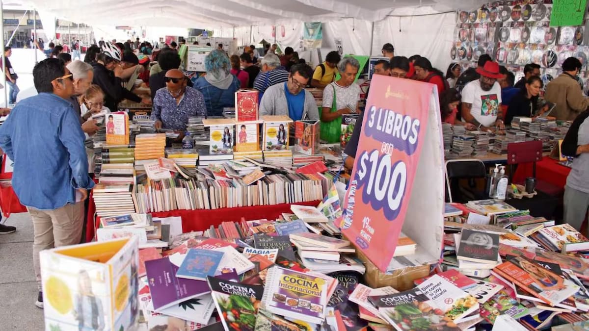Miles de personas participaron en la lectura colectiva de Pedro Páramo en distintas sedes de Jalisco. /El Universal