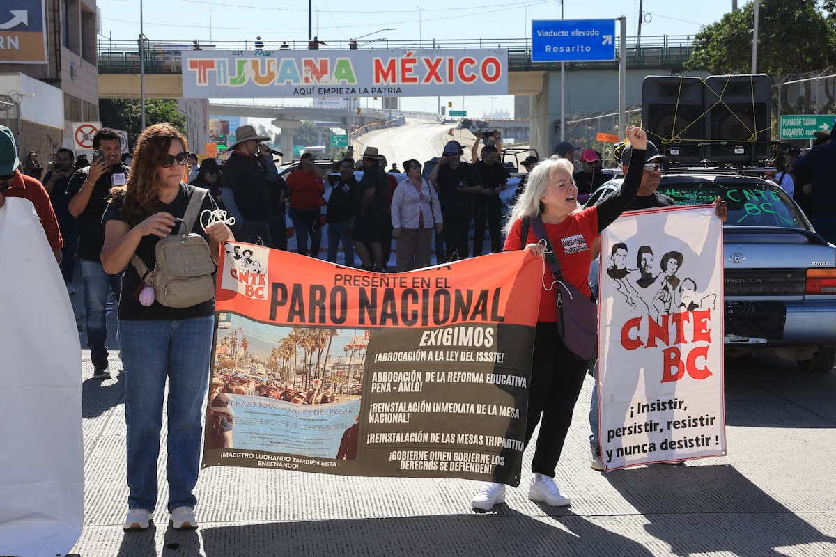 Cierra CNTE garita de El Chaparral en Tijuana