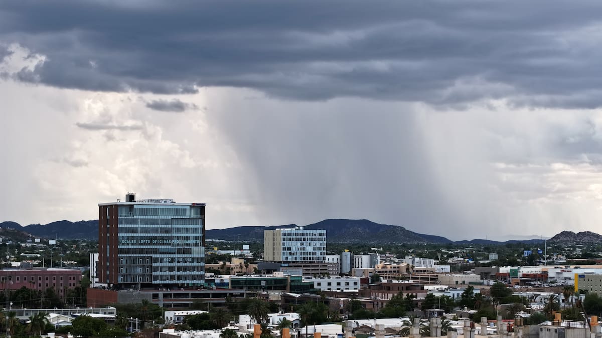 El monzón mexicano y las ondas tropicales mantendrán lluvias fuertes a intensas en distintas regiones de México entre el martes y el viernes, mientras el calor extremo persistirá en el norte.