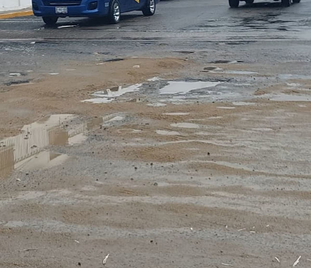 Las vialidades de 'La Villa' requieren de manera urgente nuevo pavimento. Foto: Khennia Reyes