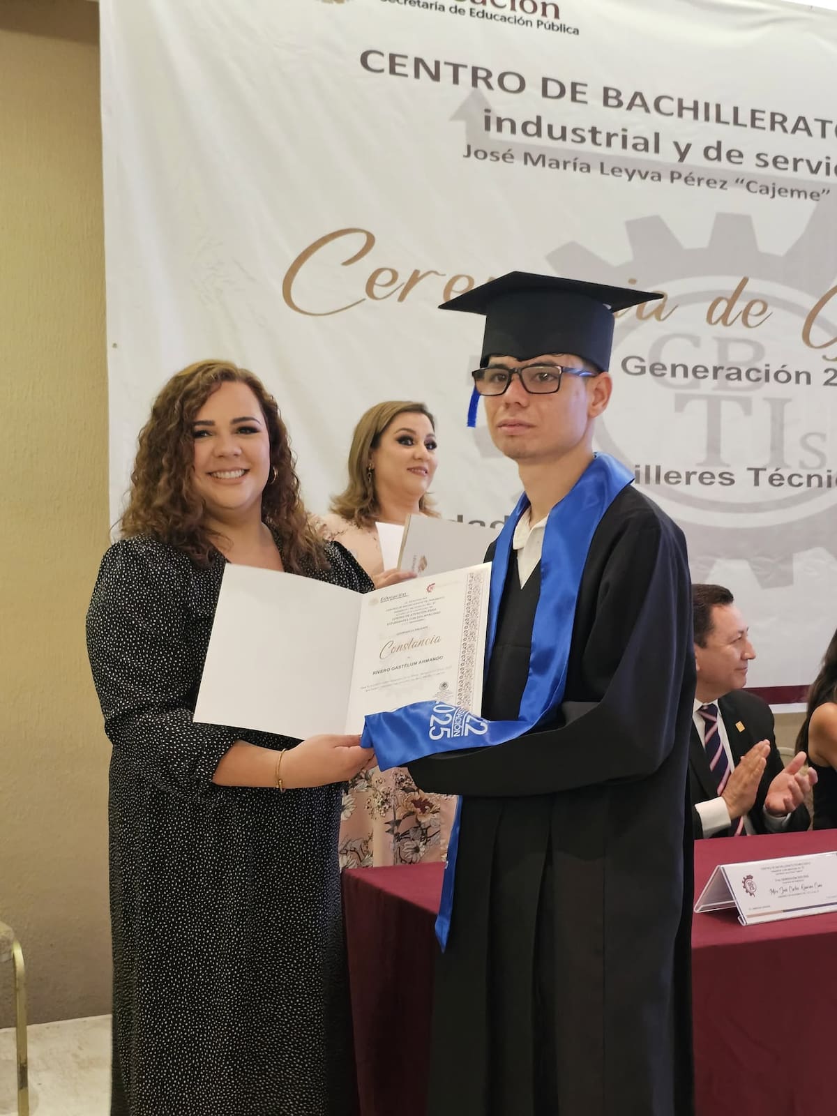 Cabe mencionar que el programa CAED está dirigido a personas con discapacidad de cualquier tipo: visual, auditiva, motriz, intelectual, entre otras, que deseen iniciar, continuar o concluir sus estudios de bachillerato.