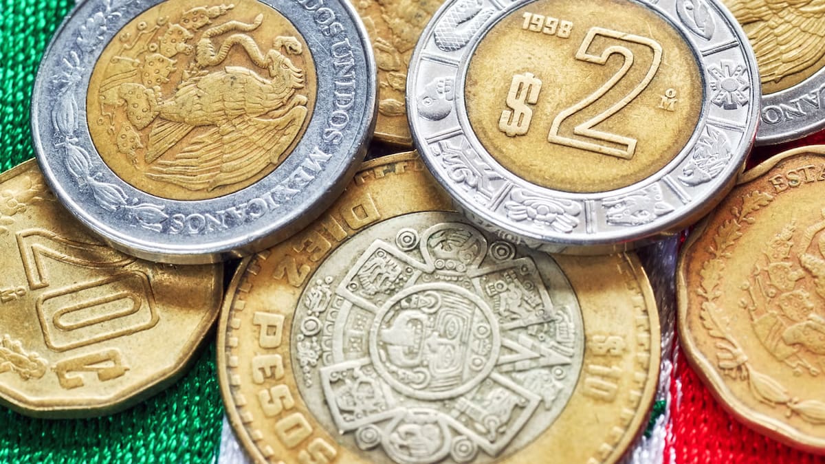 Peso mexicano se fortalece ante debilidad del dólar por tensiones comerciales entre EEUU y China