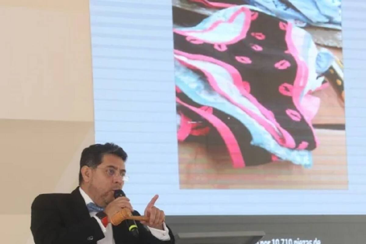 ¡Ni prestados! Desprecian lote de calzones subastado en Los Pinos