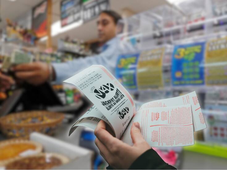 Mujer compra 4 boletos de lotería en un solo día, todos resultan ganadores y uno le da 200 mil dólares; Así fue como eligió sus boletos, consiguió el premio mayor y ahora planea comprar una casa con la fortuna