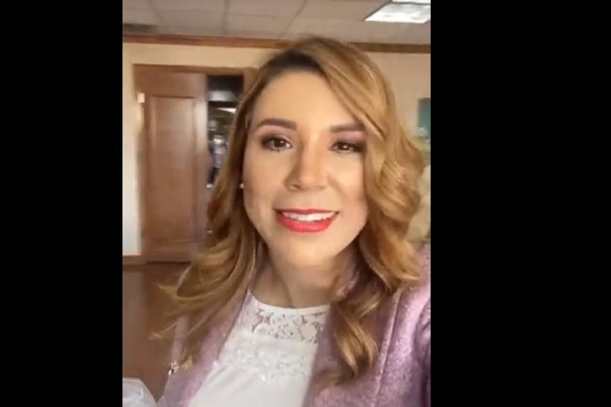 Marina se despide de personal y deja oficina del Ayuntamiento
