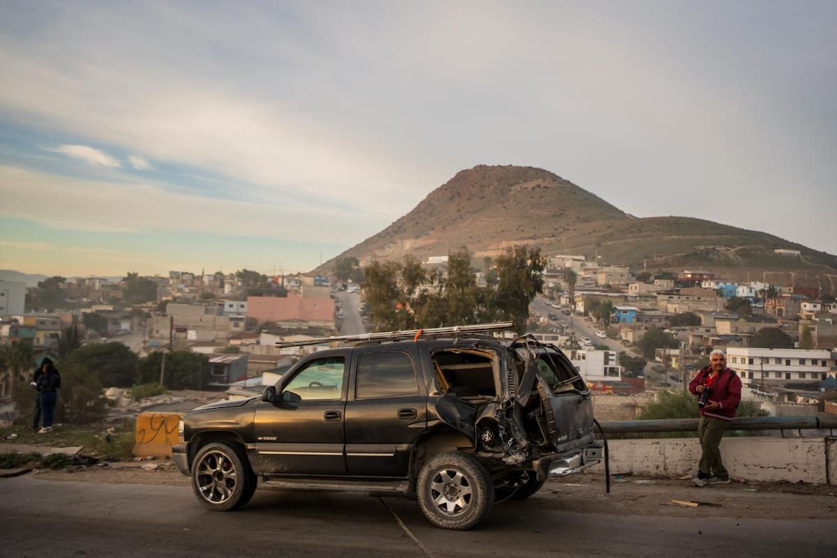 Choque múltiple con taxi de ruta dejó 18 lesionados y provocó tráfico lento en el bulevar 2000. Foto: Border Zoom