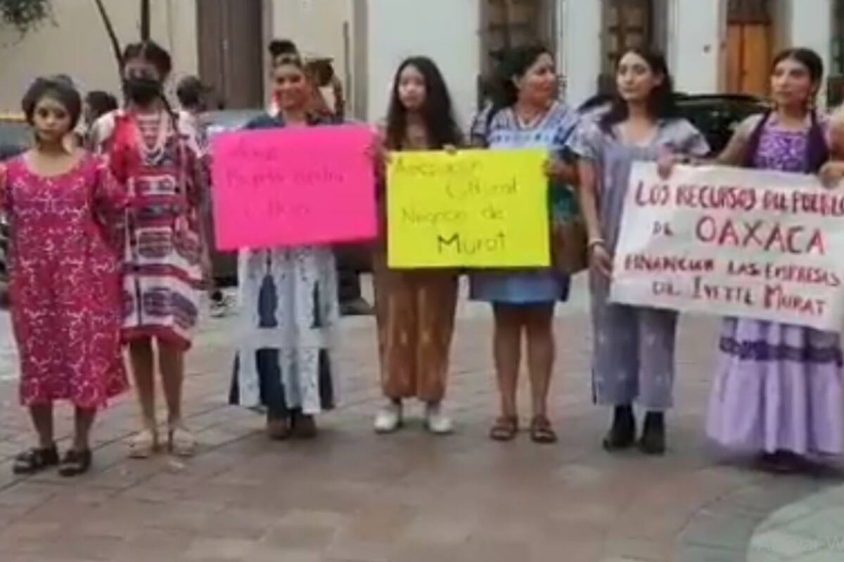 Oaxaca: ¡La cultura no se vende! Grupo de artesanas se protestaron en contra del plagio y la apropiación cultural en la moda