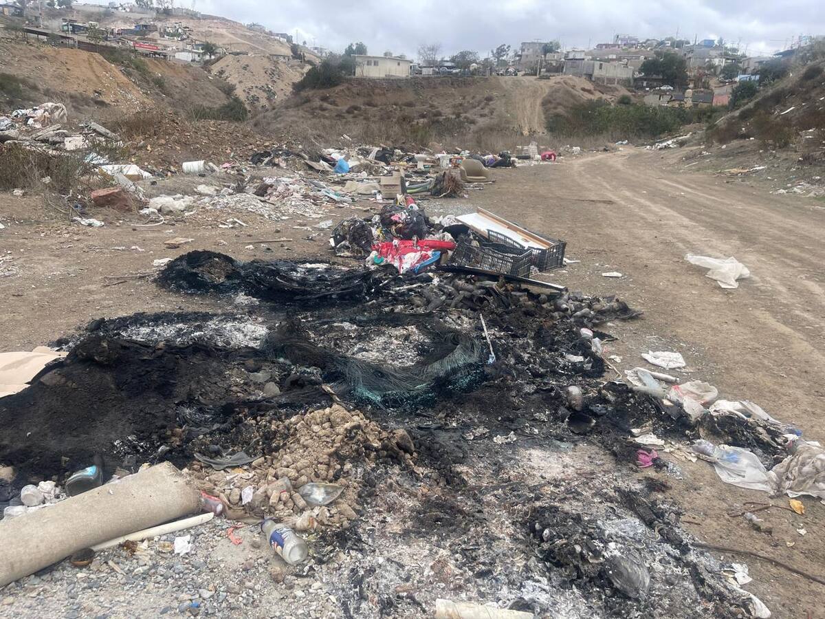 La acumulación de basura es peligrosa porque incluso hay quienes la incendian.