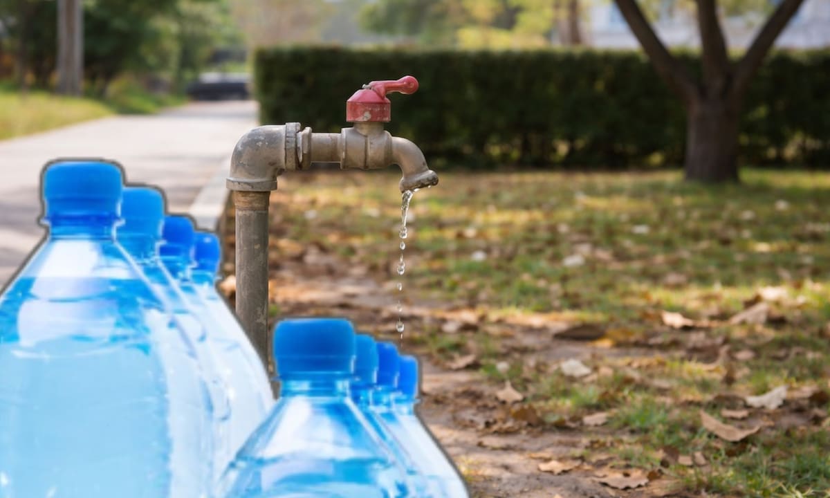 La ANPEC advierte que 2 de cada 10 botellas de agua en México son piratas y explica cómo identificar envases rellenados ante la demanda récord proyectada para el Mundial 2026 | Freepik