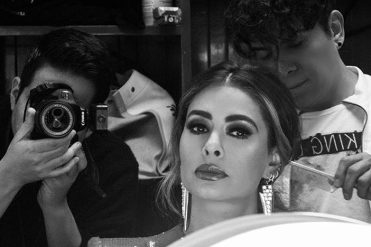 Galilea Montijo presume de sus piernas en provocativo vestido corto