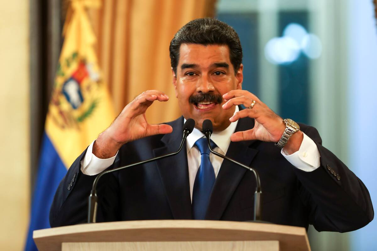 AME285. CARACAS (VENEZUELA), 08/02/2019.- El presidente de Venezuela, Nicolás Maduro, habla este viernes durante una rueda de prensa en el palacio presidencial de Miraflores, en Caracas (Venezuela). Maduro aseguró este viernes estar dispuesto a reunirse con enviados del grupo de contacto internacional impulsado por algunos países latinoamericanos y la Unión Europea (UE) que busca crear las condiciones para convocar nuevas elecciones "justas" y "libres" en el país. EFE/Cristian Hernández