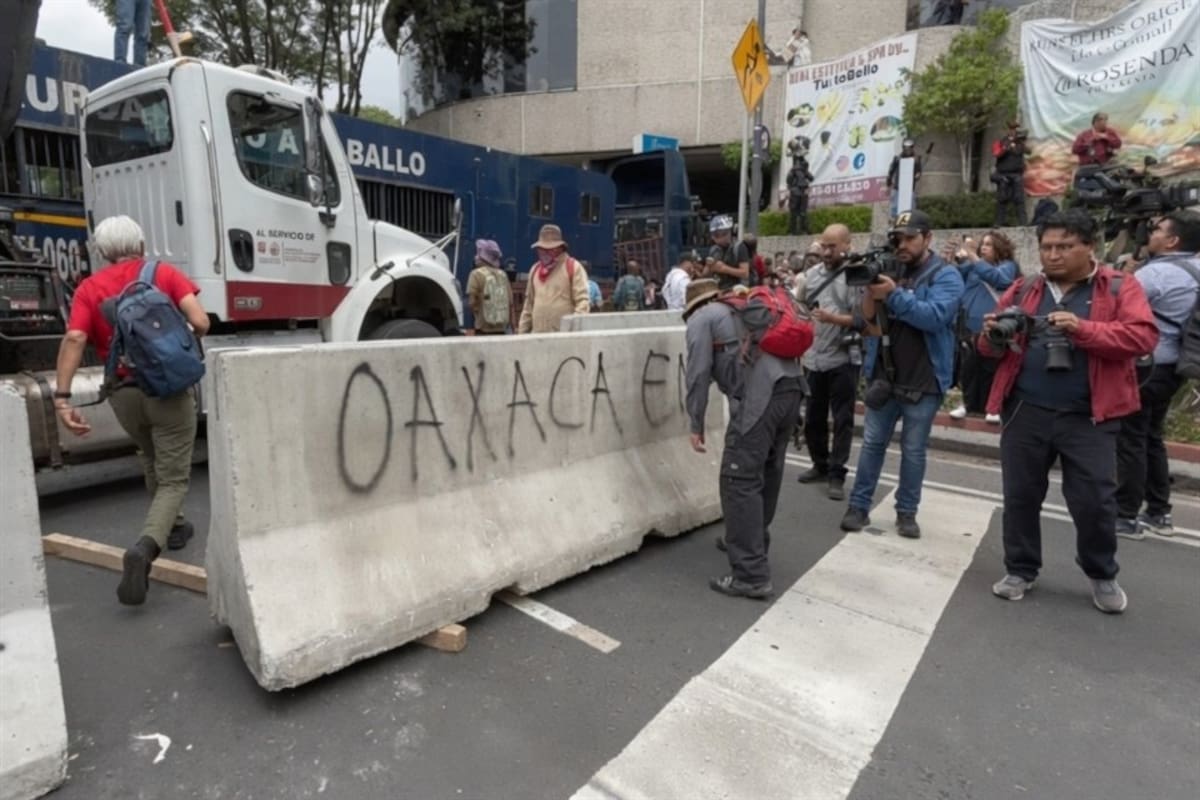 Policías frenan avance de la CNTE rumbo al estadio del Mundial 2026; crece la tensión antes de la inauguración